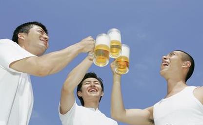 男性多喝啤酒会有坏处吗
